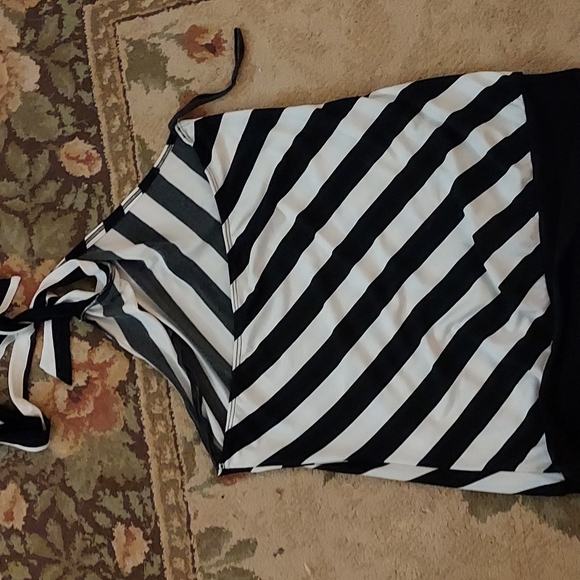 White crop jeans and halter top - Picture 8 of 11